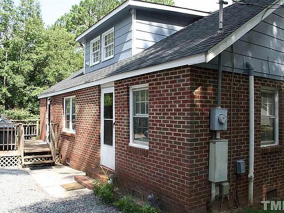 3rd image of 221 Howard Rd