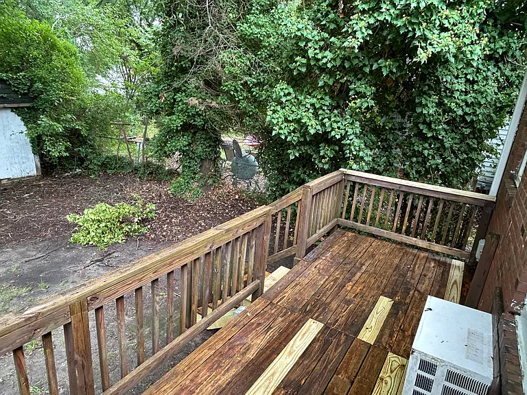 914B Lancaster St — Photo 14