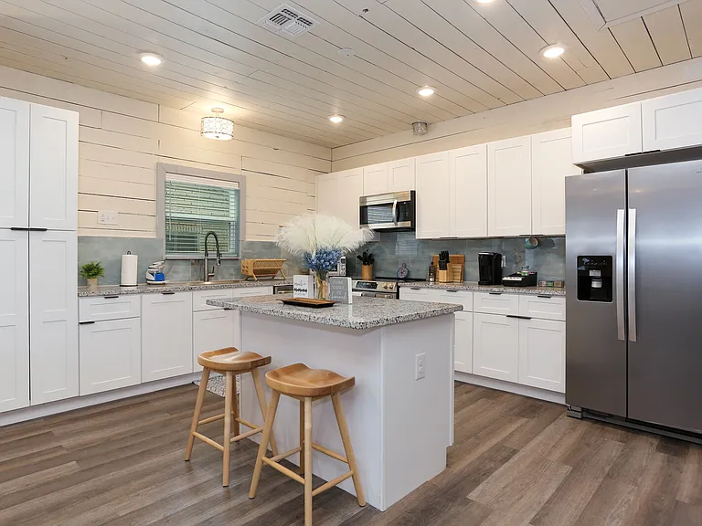 1007 Avant Ave — Photo 2