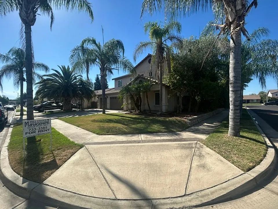 2305 E Dorothea Ave