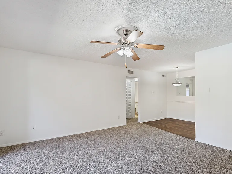 Fairway Club Apartments — Photo 45