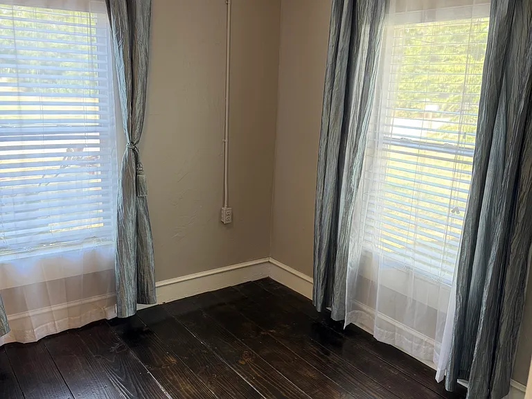 1204 Elm St — Photo 14