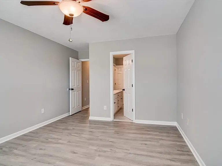 124 Palmer Ct — Photo 22