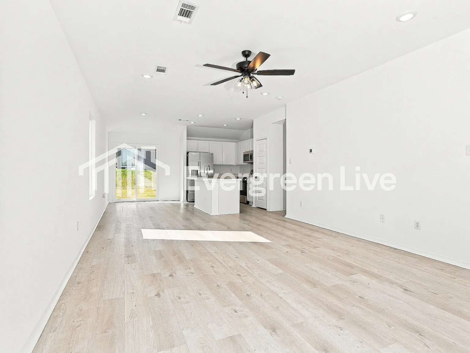 3 bed, 2.0 bath, 1248 sqft, $1,310 — Photo 4
