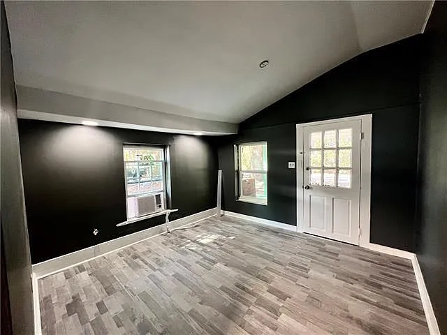 1013 Wilkinson St — Photo 5