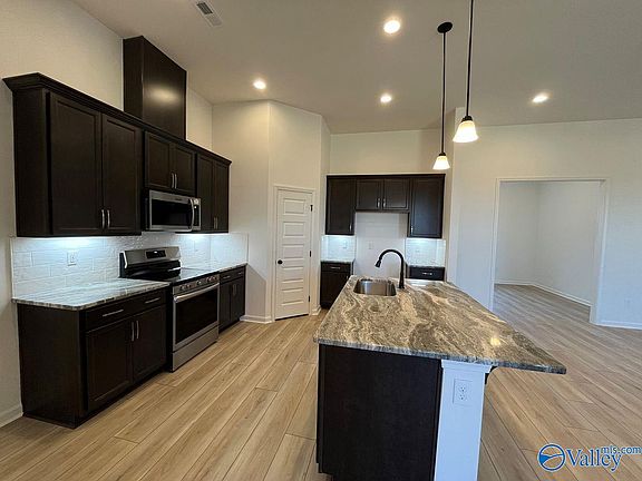 5th image of 185 Midpark Dr