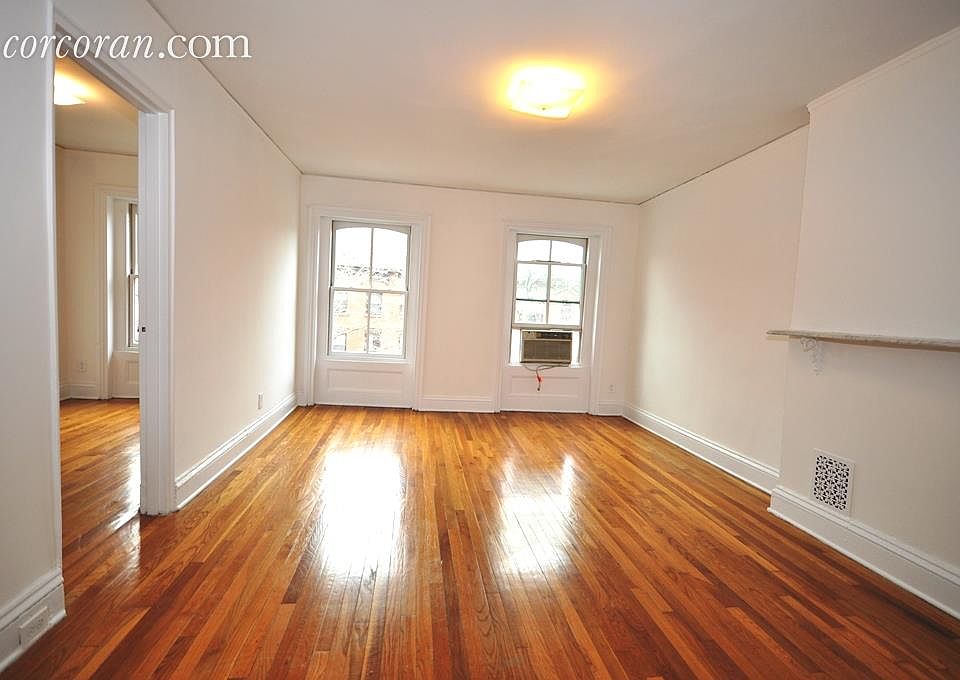 1st image of 101 Saint James Pl #3