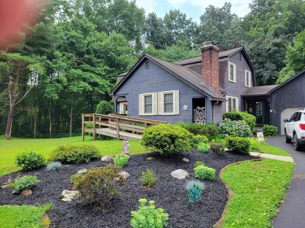 131 Barry St, Feeding Hills, MA 01030