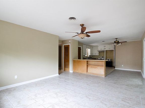 4th image of 814 Lyngrove Dr