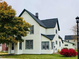 1204 N 3rd St, Ishpeming, MI 49849
