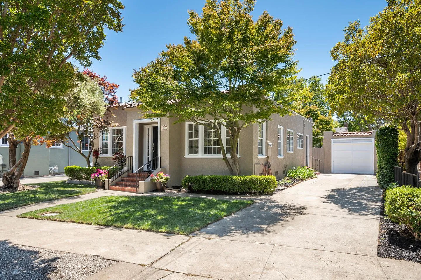 1445 California Dr photo 1