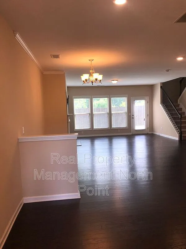 3 bed, 2.5 bath, 1950 sqft, $2,895 — Photo 4
