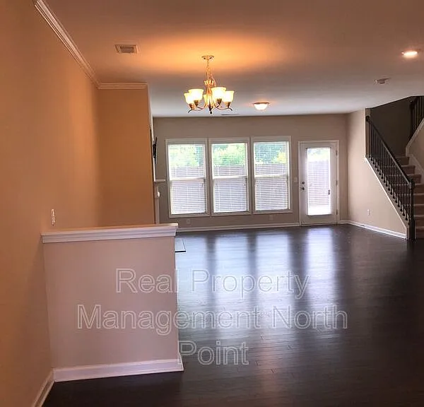 1175 Hampton Oaks Dr — Photo 4