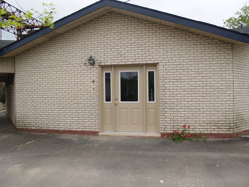 2nd image of 3308 Sharon St