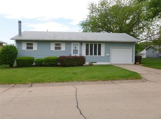 7 E 36th St, Kearney, NE 68847