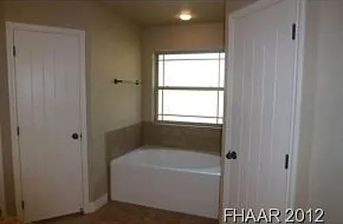 1120 Chaucer Ln — Photo 3