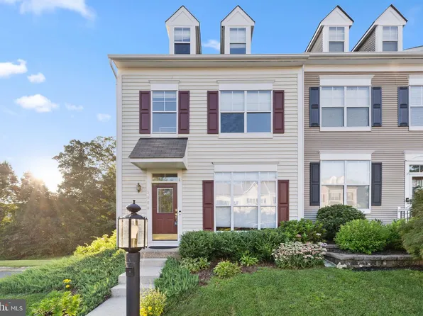 3968 Hartlake St, Woodbridge, VA 22192