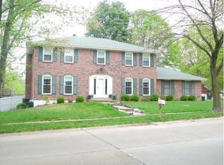 15496 Highcroft Dr, Chesterfield, MO 63017