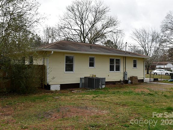 4th image of 2131 Franklin St
