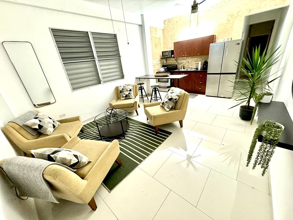 1st image of 712 Calle Central #203