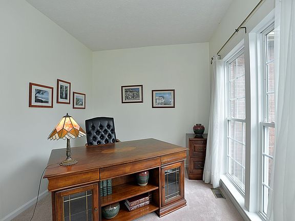 4th image of 209 Foxburg Dr