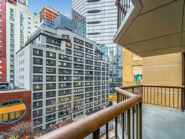 245 E 44th St #6J — Photo 5