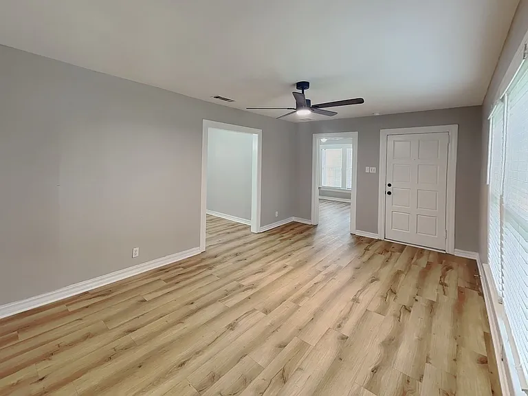 3113 Clary Ave — Photo 5