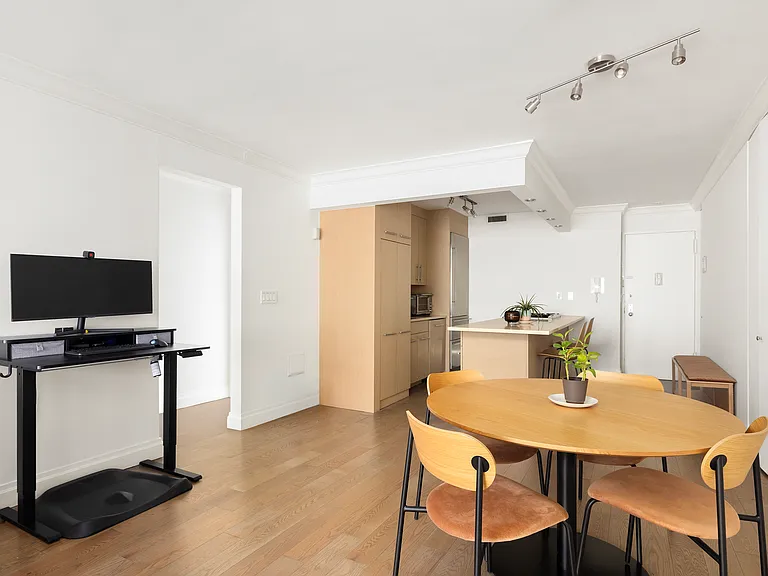 400 E 54th St #27A — Photo 3