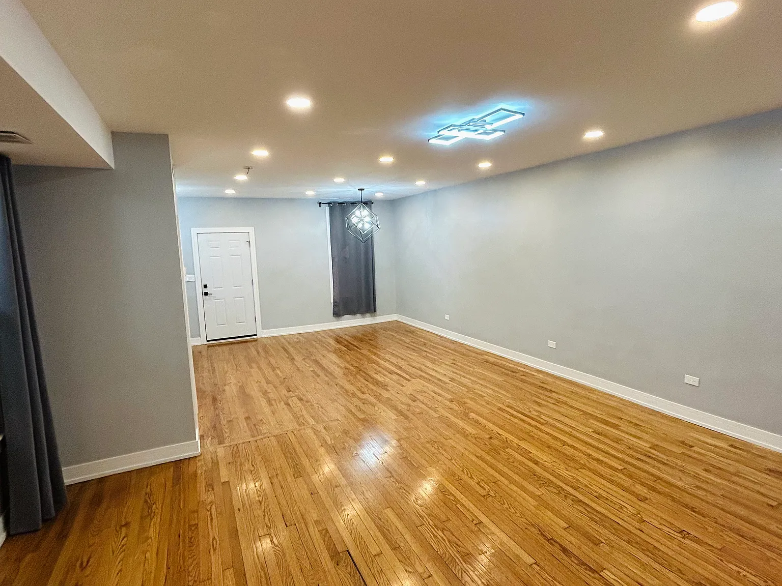 3 bed, 1900 sqft, $2,400 — Photo 3