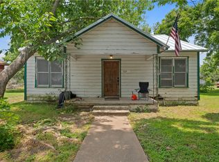 709 E Gassaway Ave, Lott, TX 76656