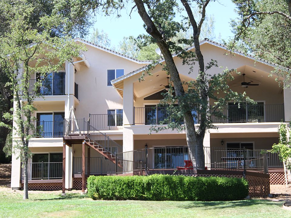 house facing the lake