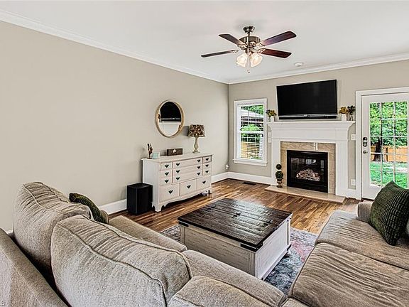 4th image of 327 Trollinger St