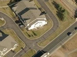 1272 Crystal Pl E, Chaska, MN 55318