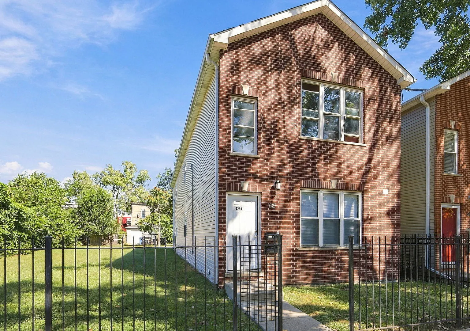 4 bed, 1400 sqft, $2,000 — Photo 3