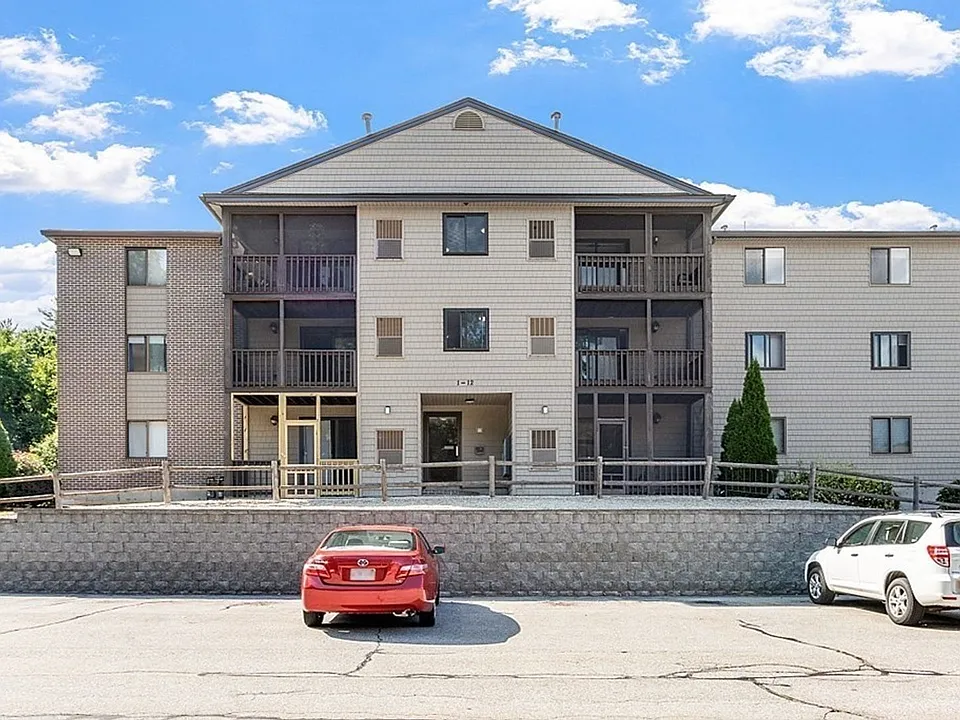 10 Village Ln #9