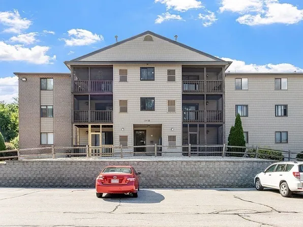 10 Village Ln APT 9, Tyngsboro, MA 01879