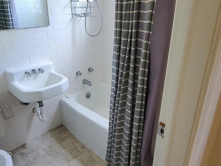 218 W Bluff St #2 — Photo 9