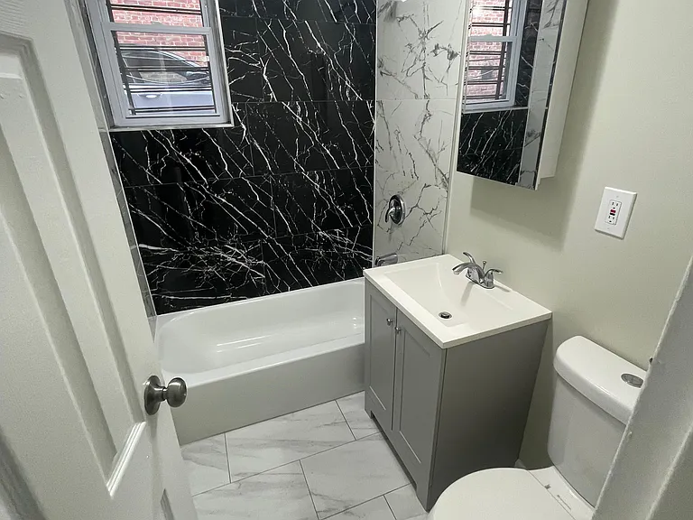 48 Carteret St #5L — Photo 2