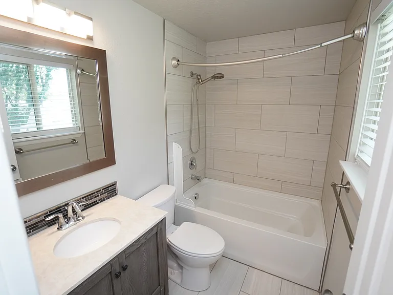 698 S Berwick Dr — Photo 23