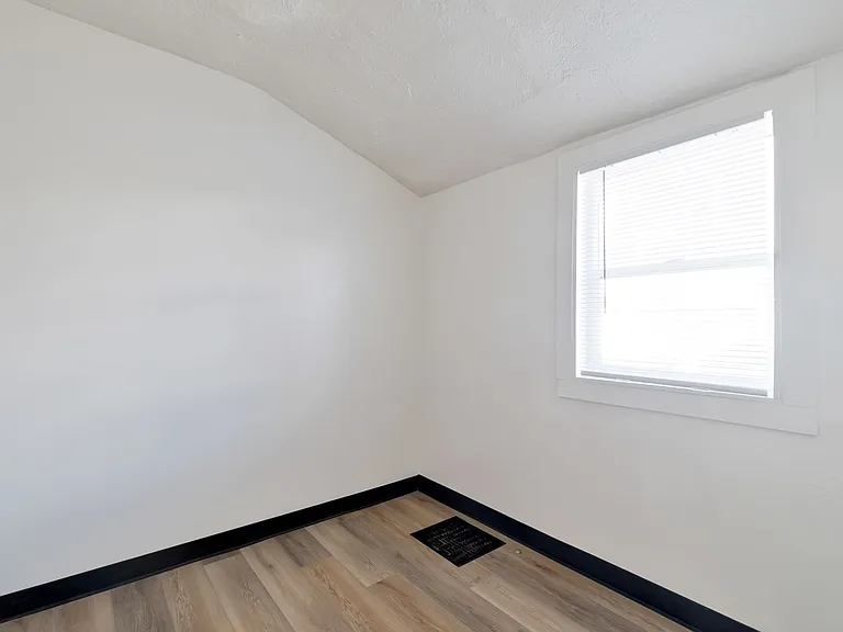 2340 Eccles Ave — Photo 10