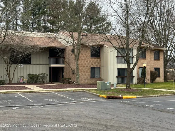 209 Covered Brg Unit D, Manalapan, NJ 07726