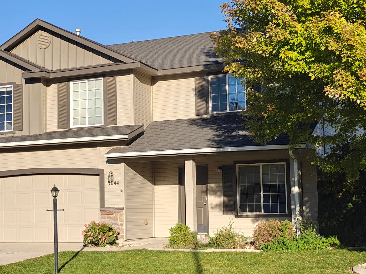 4 bed, 2.5 bath, 2009 sqft, $2,800 — Photo 1