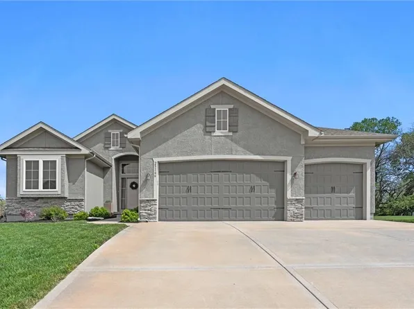 25166 W 147th Ct, Olathe, KS 66061