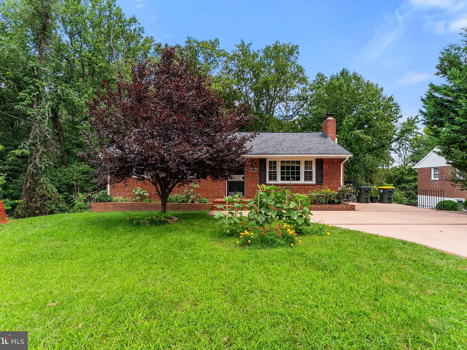 4 bed, 2.5 bath, 2892 sqft, $3,500 — Photo 3