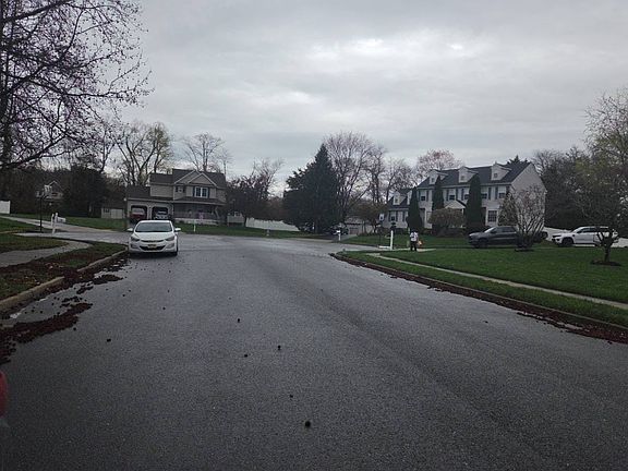 5th image of 9 Pepperidge Ct
