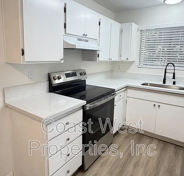 382 Acacia Ave #G — Photo 8