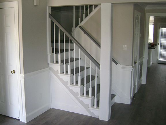 3rd image of 684 Lord Dunmore Dr