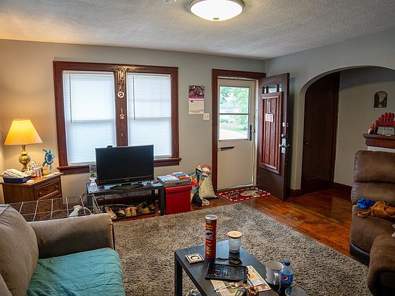 4th image of 57 Helen Ave