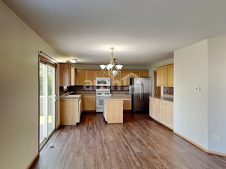 3226 Kenilworth Ln — Photo 3