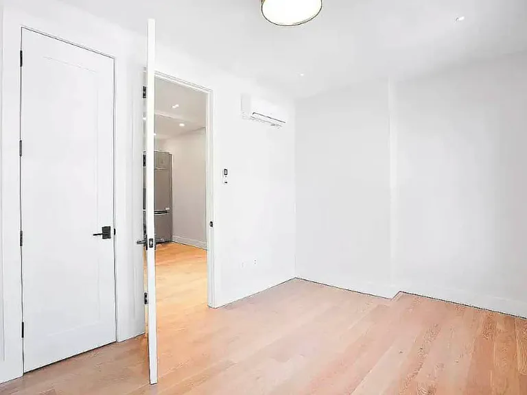 70 Greenpoint Ave #4R — Photo 8